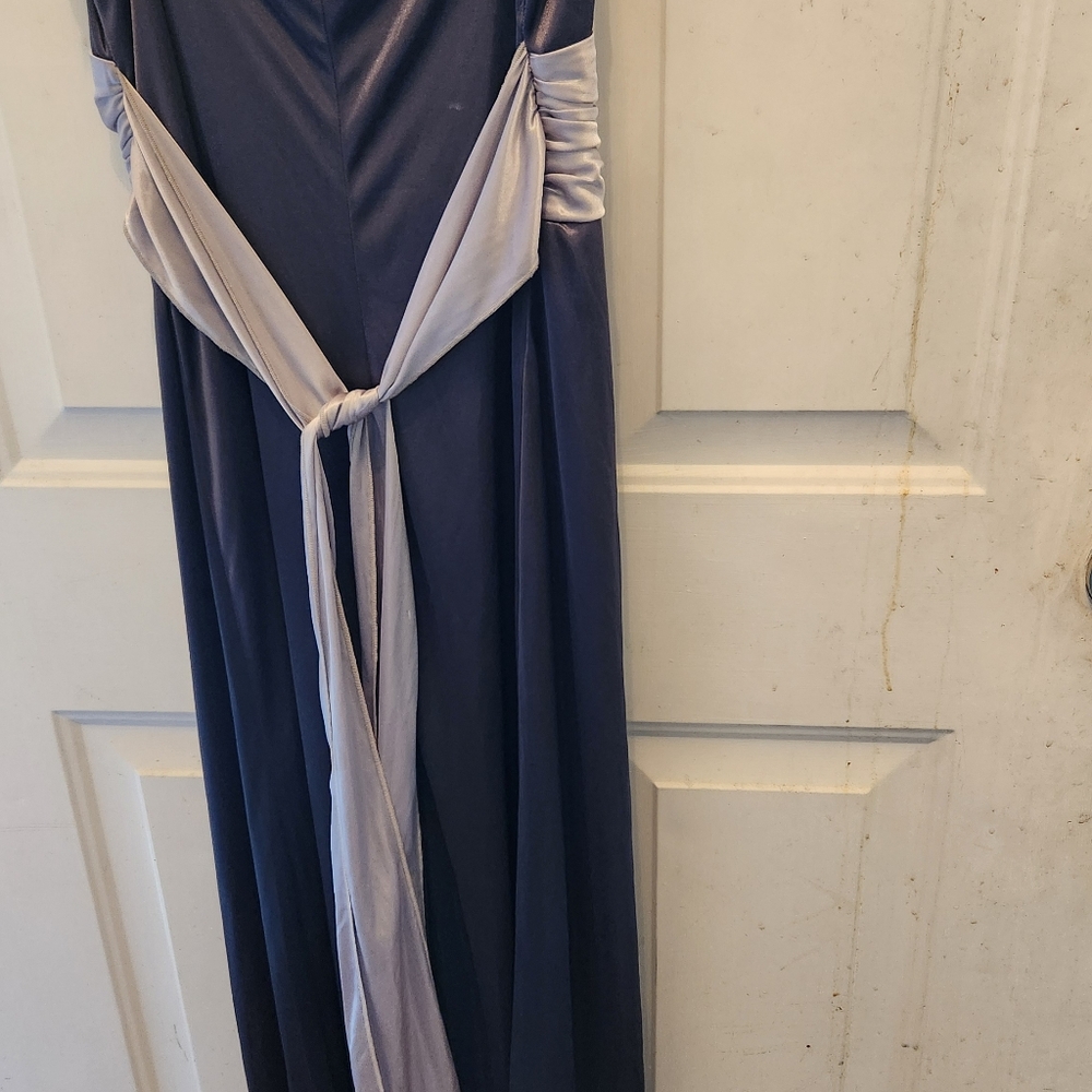 Dress - Picture 3 of 5